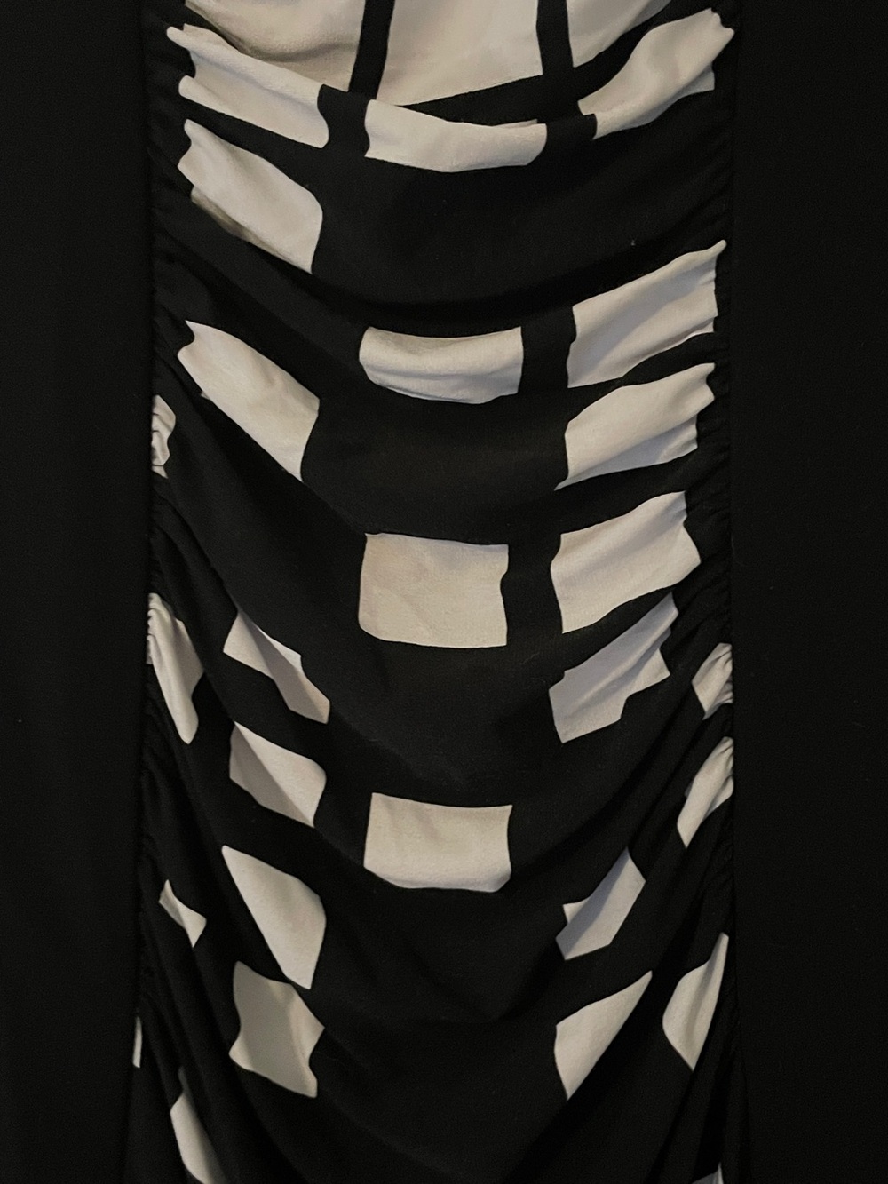Joseph Ribkoff Geometric Black White Ruched Sheath Knee Length Dress Size 6 - Picture 4 of 7